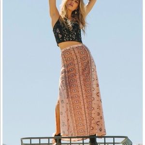 Spell Byron Bay Coyote Maxi Split Skirt – Peach